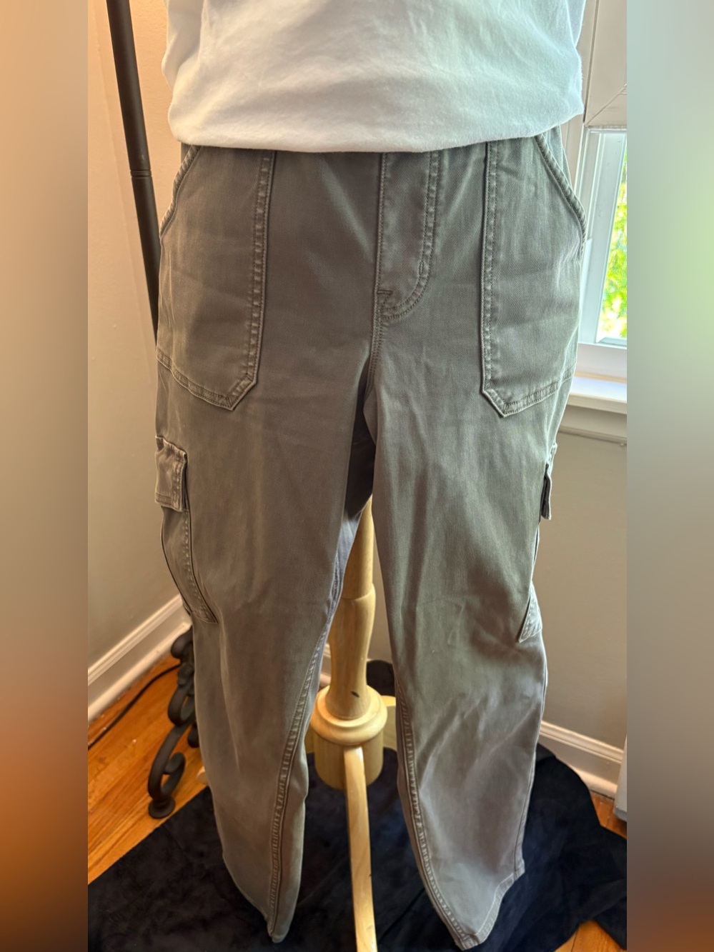 SPANX Women’s Pull-On Cargo Pants in Light Taupe, Size 1X (EUC) - Picture 2 of 11